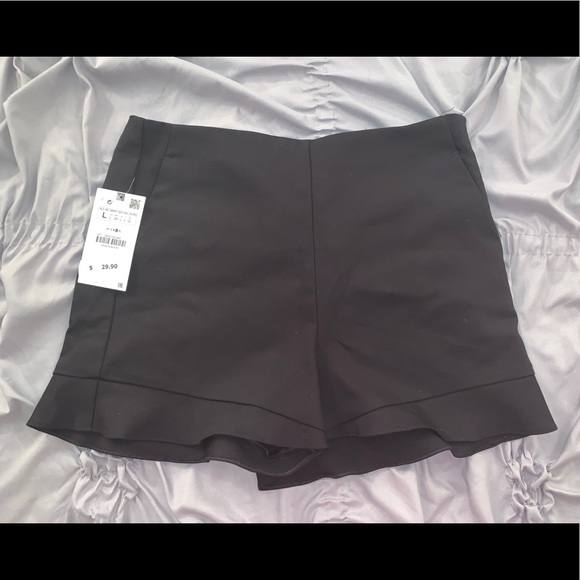 Zara Pants - Black high waisted shorts